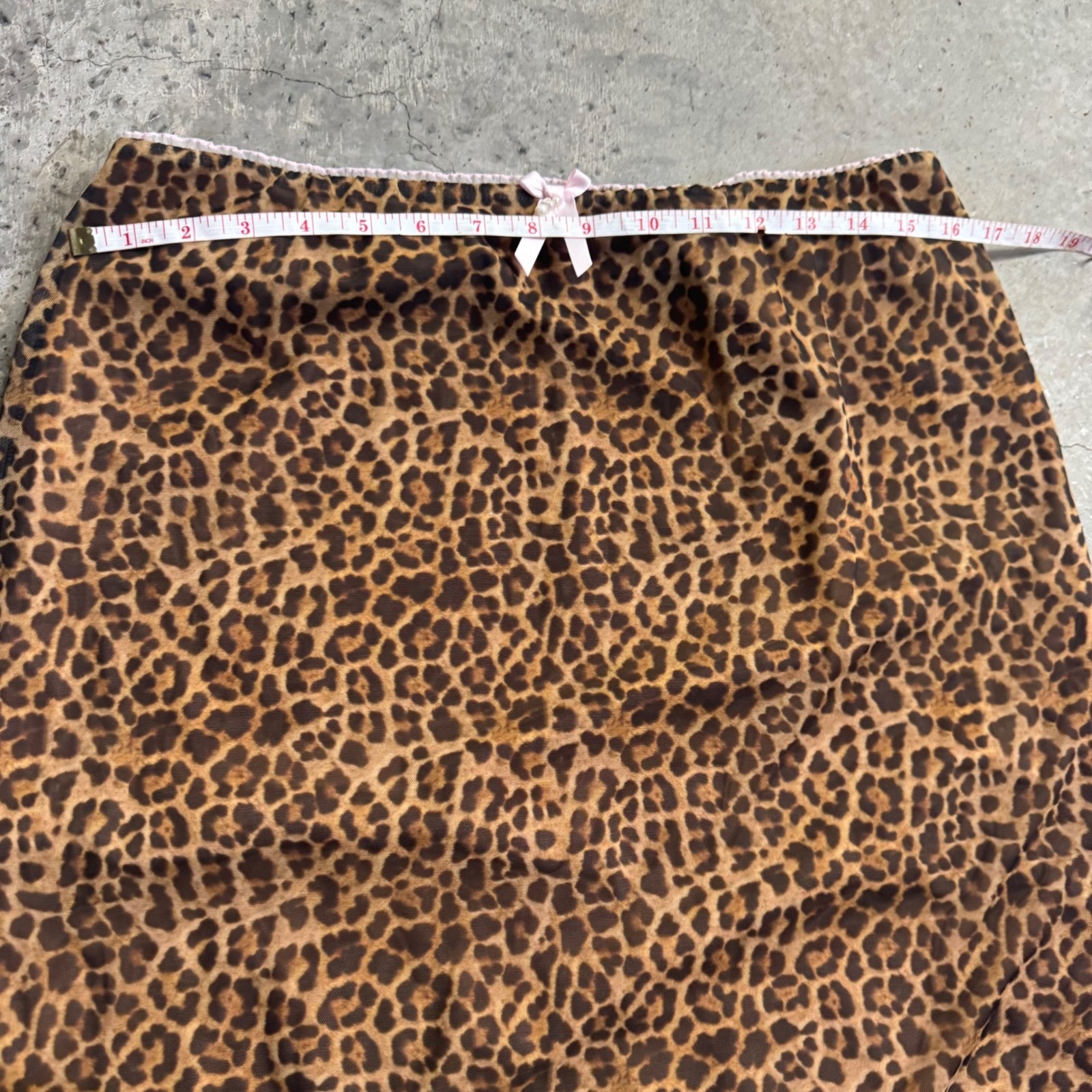 Emrld Women's Tan Leopard Midi Skirt Sz M/L Y2k Animal Print Pearl Pink Bow — image 3 of 6